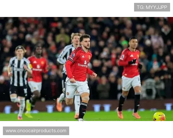 英超赛季精彩回顾 曼联利物浦切尔西争夺激烈 底层球队奋力保级