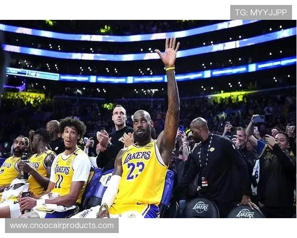 詹姆斯领衔湖人新赛季备战 全队目标冲击总冠军再创辉煌